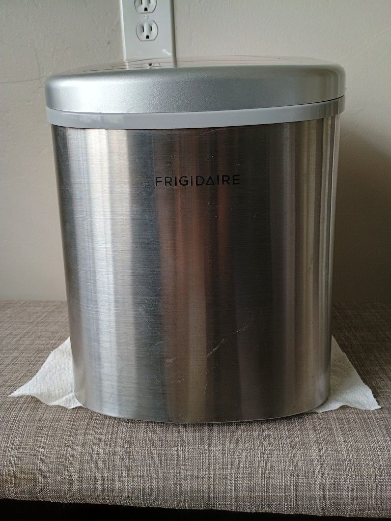 Frigidaire Ice Maker Machine
