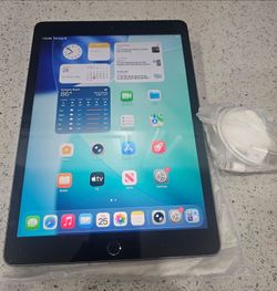 Apple iPad 8th Gen 10.2"  32GB WiFi  iOS 26 -Space Gray
