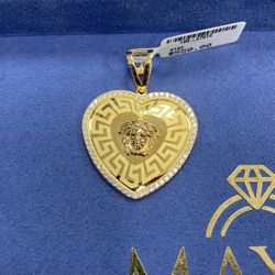 10k Gold Medusa Head Cuibic Zirconia Heart Pendant