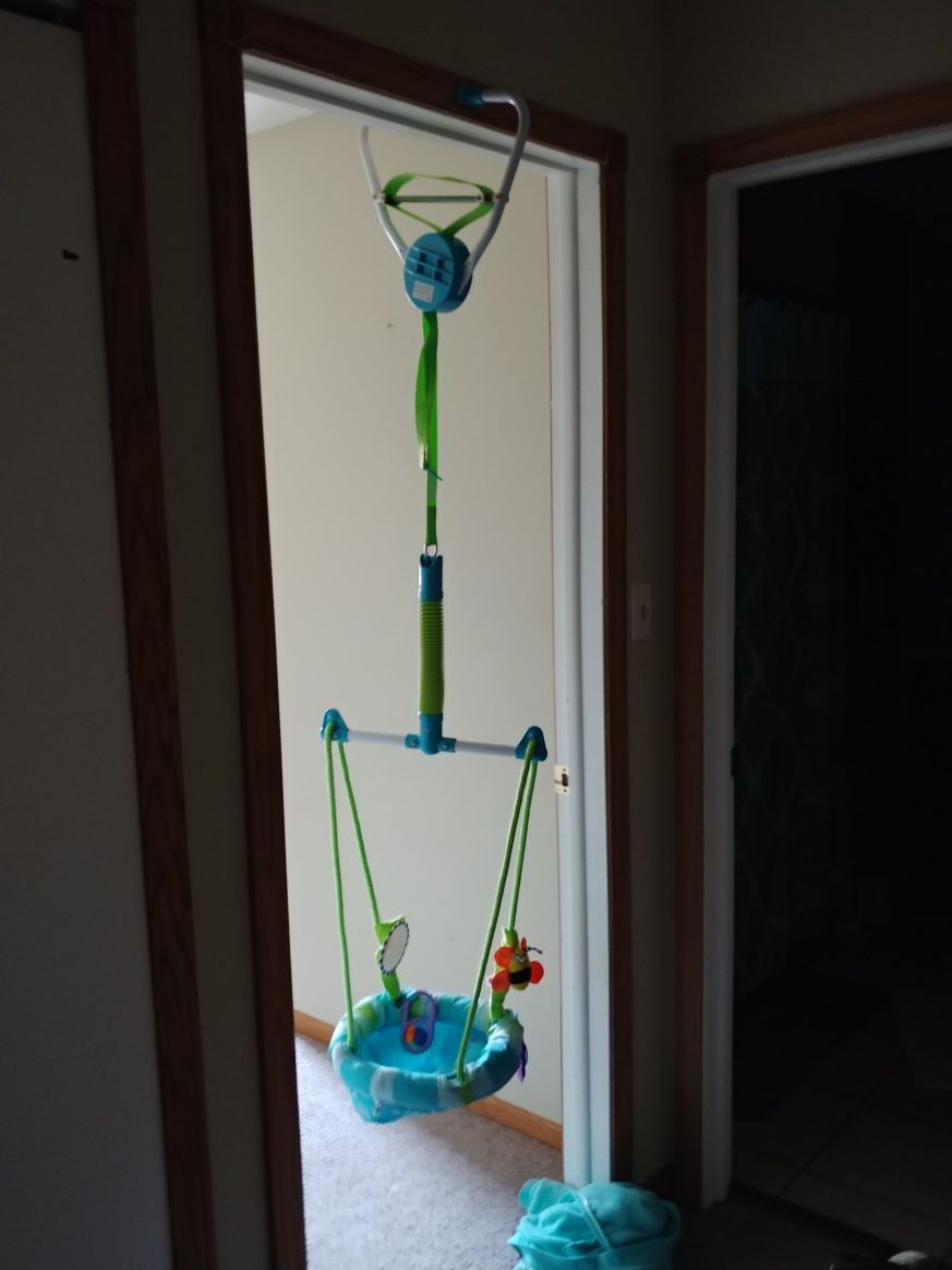 Baby door bouncer