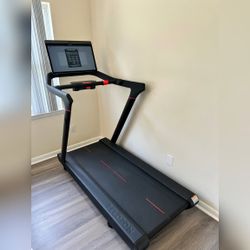 2024 Peloton Tread, Excellent Condition, Fully Functional – Trappe, PA