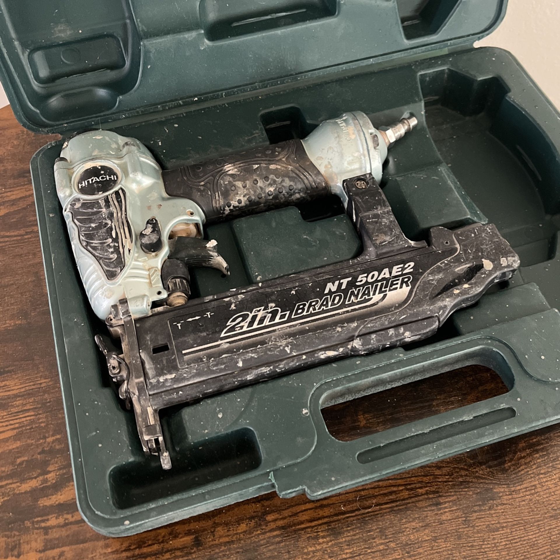 Hitachi NT50AE2 18Gauge 5/8Inch to 2Inch Brad Nailer for Sale in