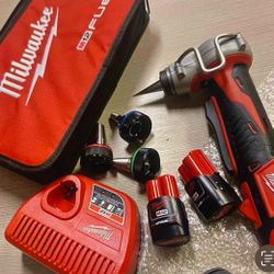 Milwaukee New Kit Pex Expander 12M, Battery And Charger - Nuevo 