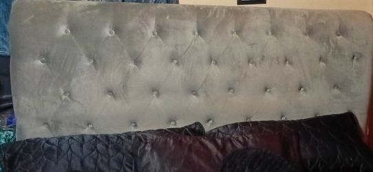 Beautiful Full/queen gray tucked headboard with rails