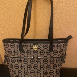 MICHAEL Michael Kors Signature Canvas Morgan Large Tote. 