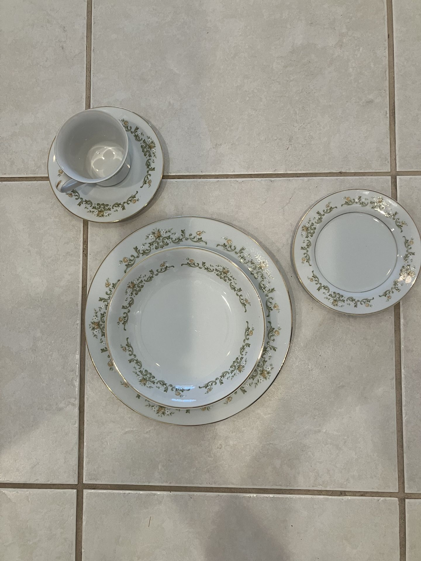 45 Piece Service For Eight Fine China