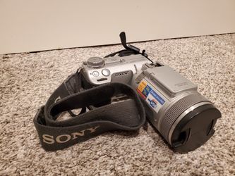 Vintage Early 2000's Sony DSC-F717 Digital Camera