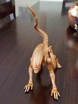 Alien Runner Figure