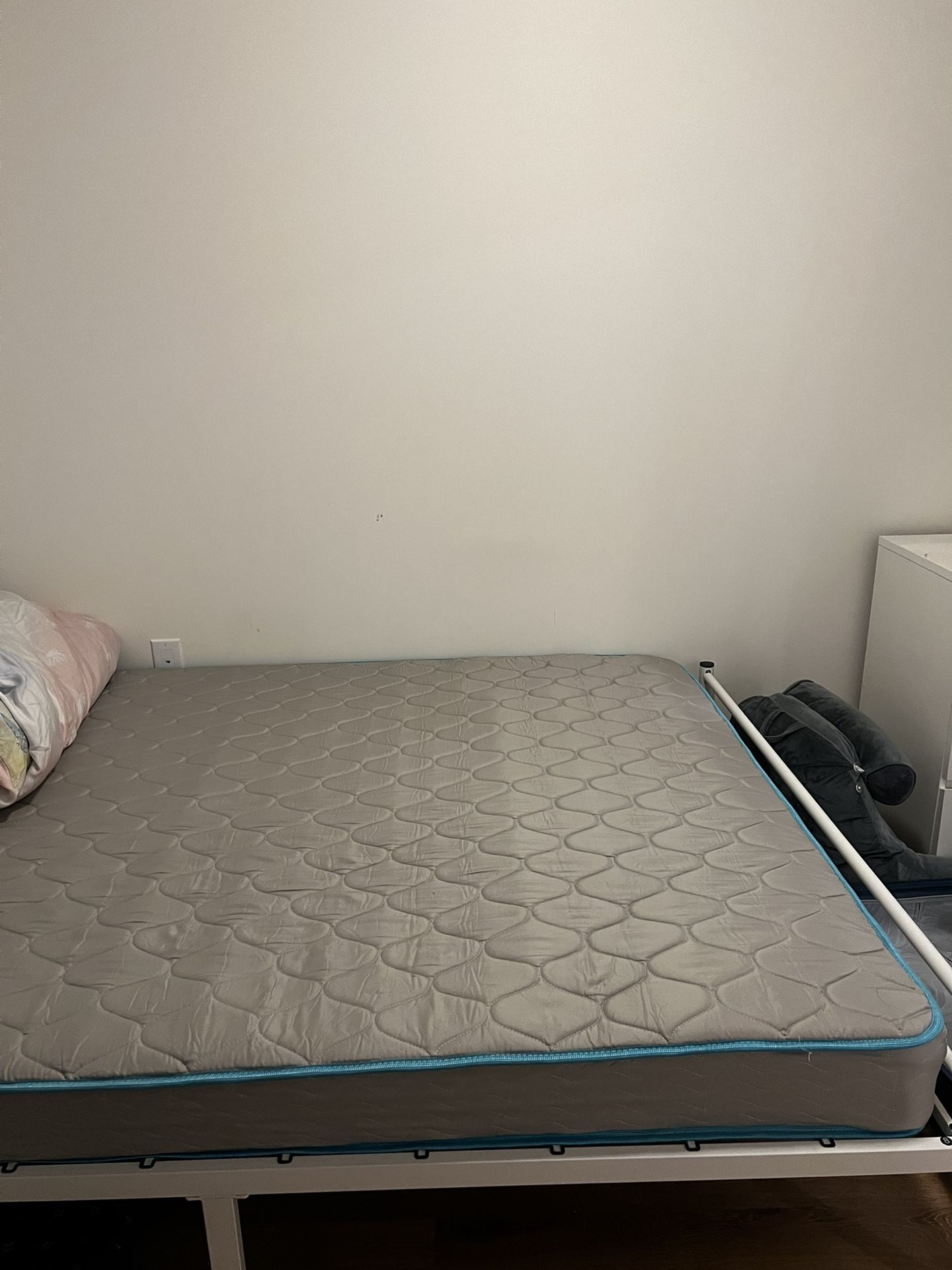 Queen Sized Bed Frame And Mattress