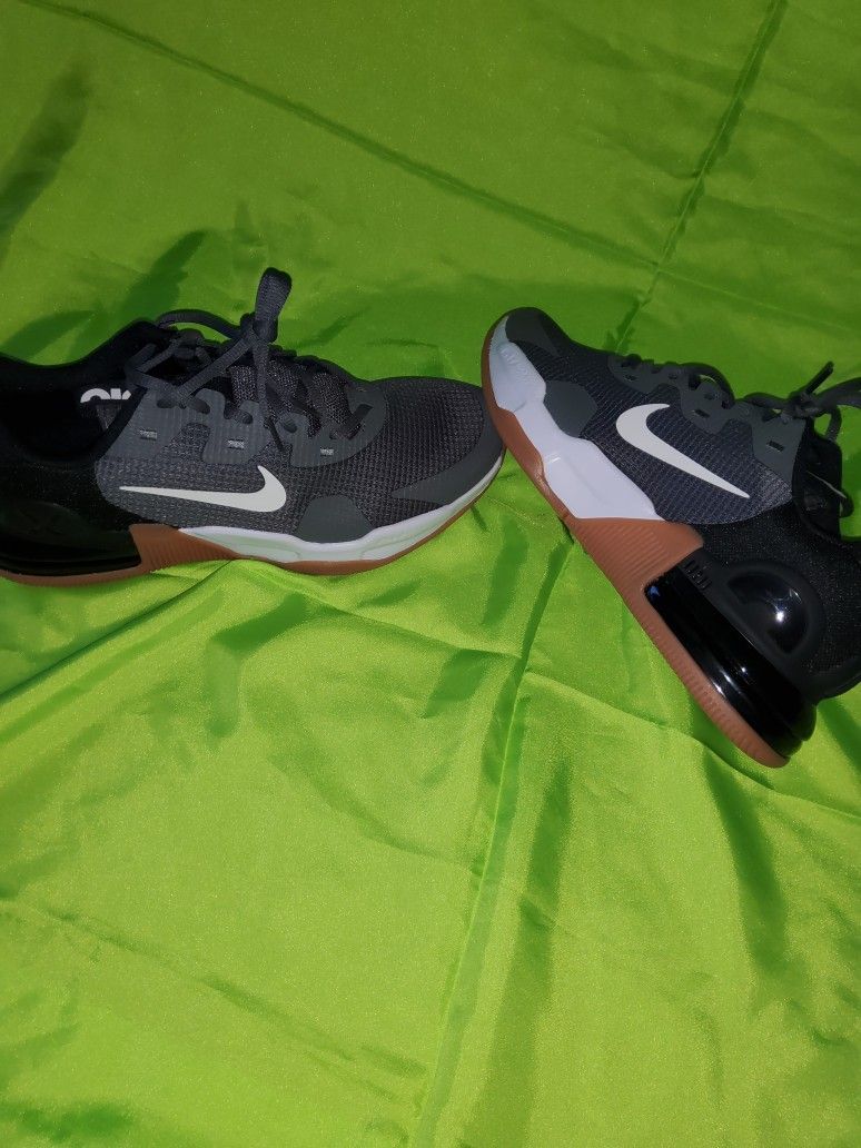Brand New NIKE AIR MAX ALPHA. SIZE 10's...