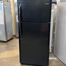 FRIGIDAIRE APARTMENT SIZE TOP FREEZER REFRIGERATOR 