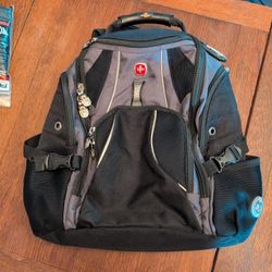 SwissGear Tech/17" laptop Travel/ Work/ School Black Durable Nylon Backpack