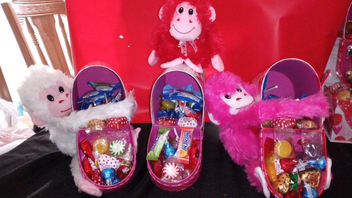 Valentine's day Baskets And Gifts
