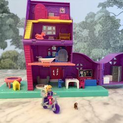 Polly Pocket Dollhouse With Accessories