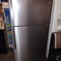 Whirlpool 33 In Refrigerator Like New Condition