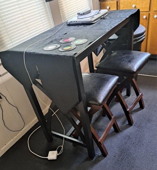 Black Kitchen table with stools