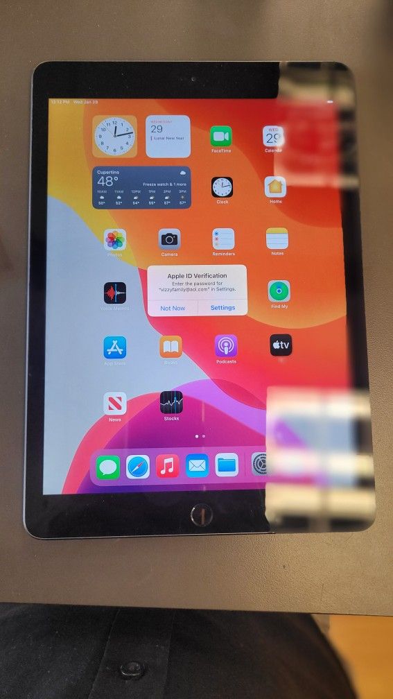Apple Ipad 7th Gen 32gb. Good For Kids