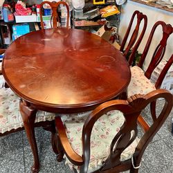 Dining table with leaf