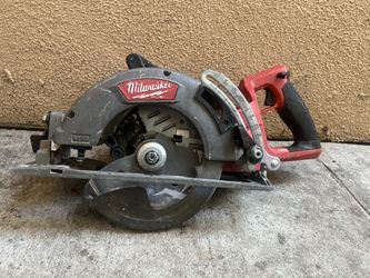 Milwaukee M18 FUEL 18V Lithium-lon Cordless 7-1/4 in. Rear Handle Circular Saw (Tool-Only)