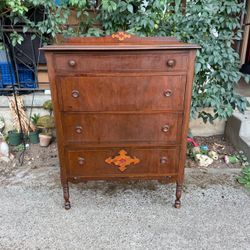 Beautiful Vintage 4-Drawer Wood Dresser