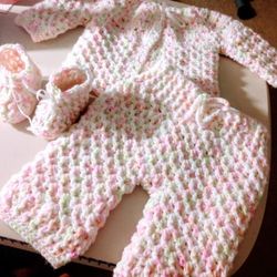 Ropita de bebé Tejida a Mano de 0- 3 Meses