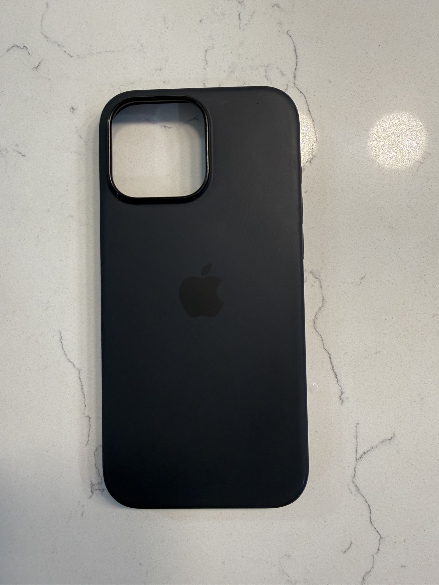 iPhone 16 Pro Max Silicone Case with MagSafe – Black