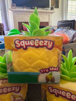 SQUEEZY PINEAPPLE - SQUISHY