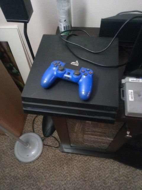 Ps4 W/Controller And Game