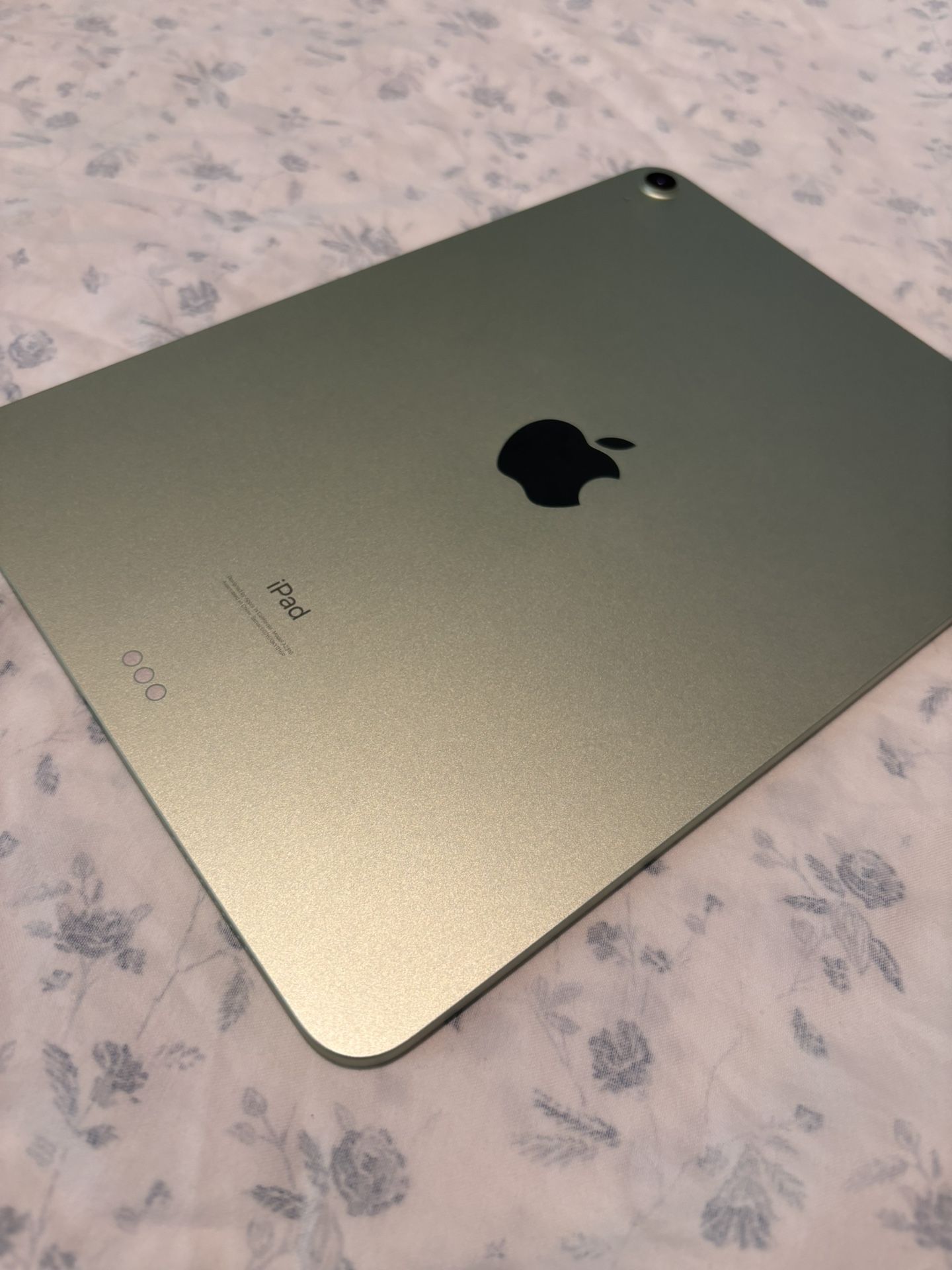 Apple iPad Air 64gb (with Keyboard)