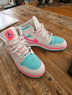 Air Jordan 1 Mid Sneakers Pink