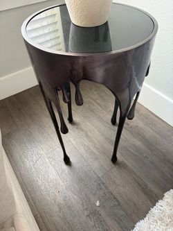 Corner table