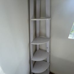 2 Corner Shelves