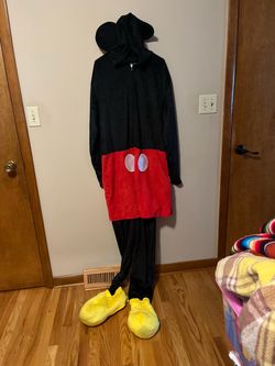Like new adult Mickey Mouse costume Size Large to xtra Large Halloween dress up