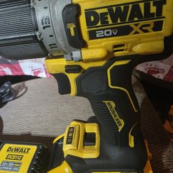 Dewalt 20v XR  Hammer Drill Driver  Battery And Charger 