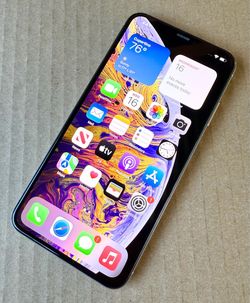 Factory Unlocked Apple iPhone 10S Max / XS MAX (64 GB) White with Case