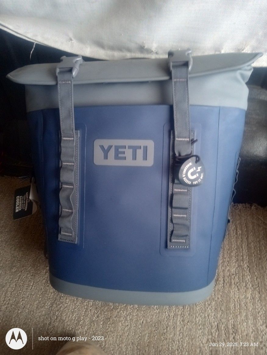 Yeti Backpack Cooler M12