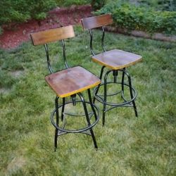 Chairs / Stools 