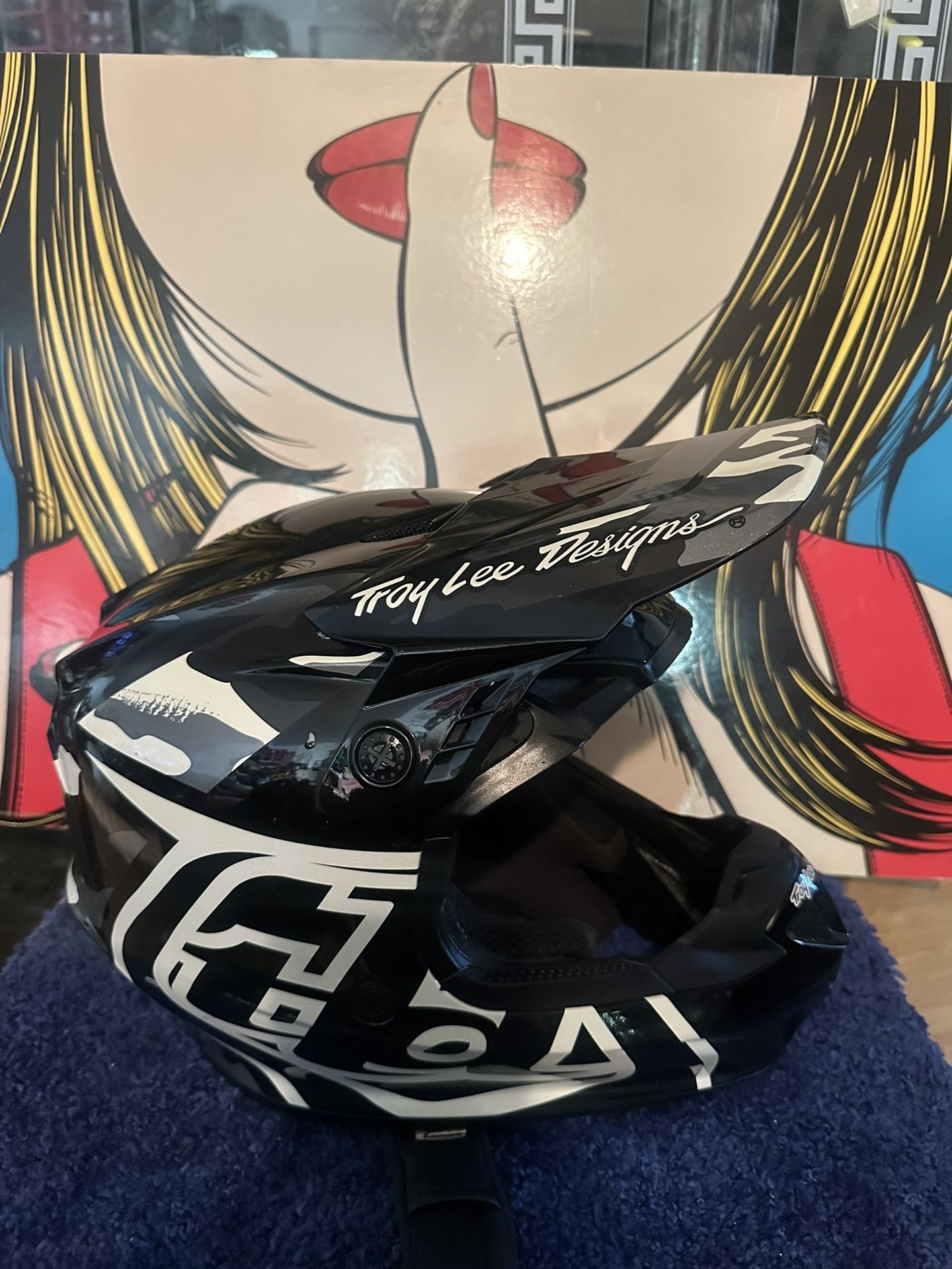 Troy Lee Helmet Great Condition (MEDIUM)