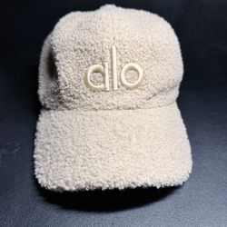 Alo Cream Sherpa Snapback Hat – Like New