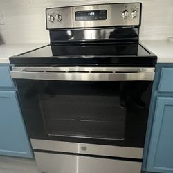 G.E. Cooktop Range ..only 6 Months Old !