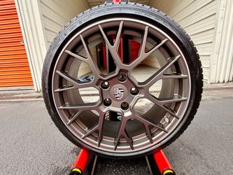 OEM Porsche 911 992 RS Spyder Winter Wheel Tire Set + Garage Tools Bundle