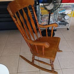 Antique Rocking Chair 🪑