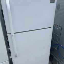Frigidaire Upper Freezer Refrigerator “white” 