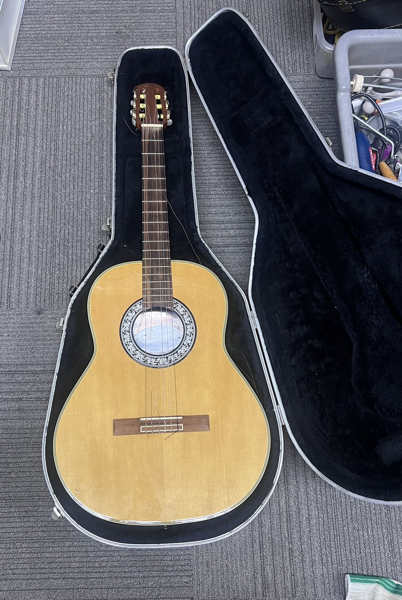 Celebrity by Ovation Guitar CC63 Fair Conditions