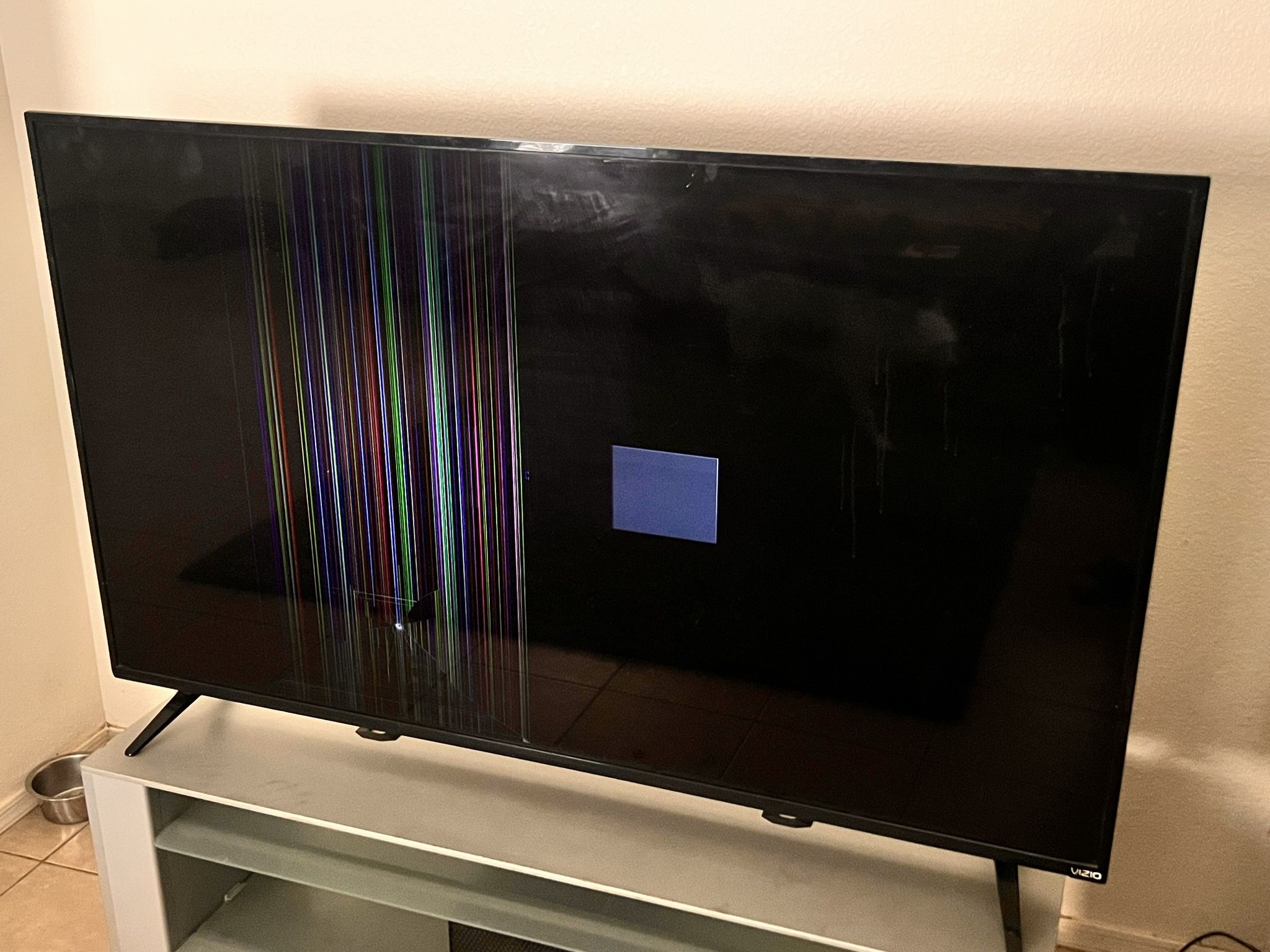 VIZIO D65uD2 65" Class UHD FullArray LED Smart TV (Cracked Screen