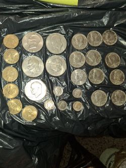 US COINS, 5 EISENHOWER DOLLARS, 11 KENNEDY HALF DOLLARS, 6 SACAGAWEA DOLLARS. 3 ANTHONY DOLLARS. 5 DIMES (1957 SILVER)