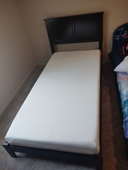 Twin Bed w / Mattress