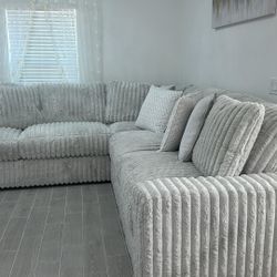 3-PC Stupendous Sectional. 🚚WE DELIVER🚚