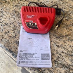 Milwaukee Charger  M12