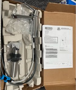 Delta bathroom sink faucet